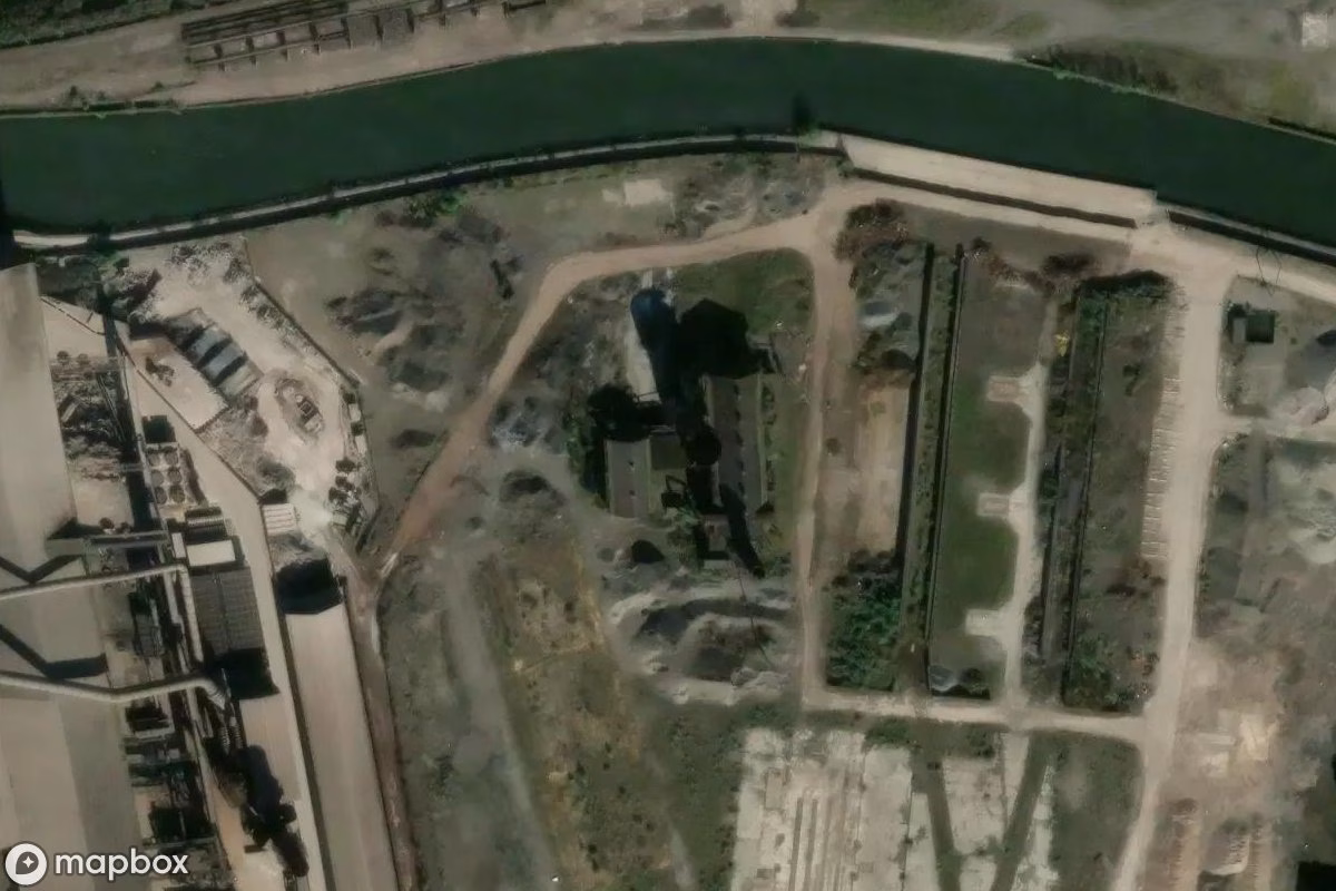 Satellitbild från luften av Fabrik Arket Vaporplant, en övergiven Fabrik i Charleroi, Belgien