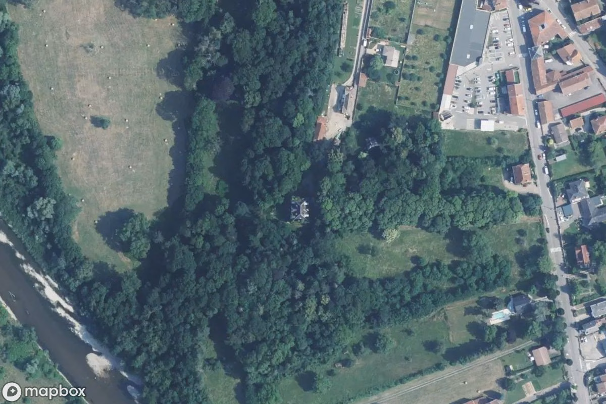 Vue aérienne satellite de Villa, un Résidence abandonné à Bayon, France