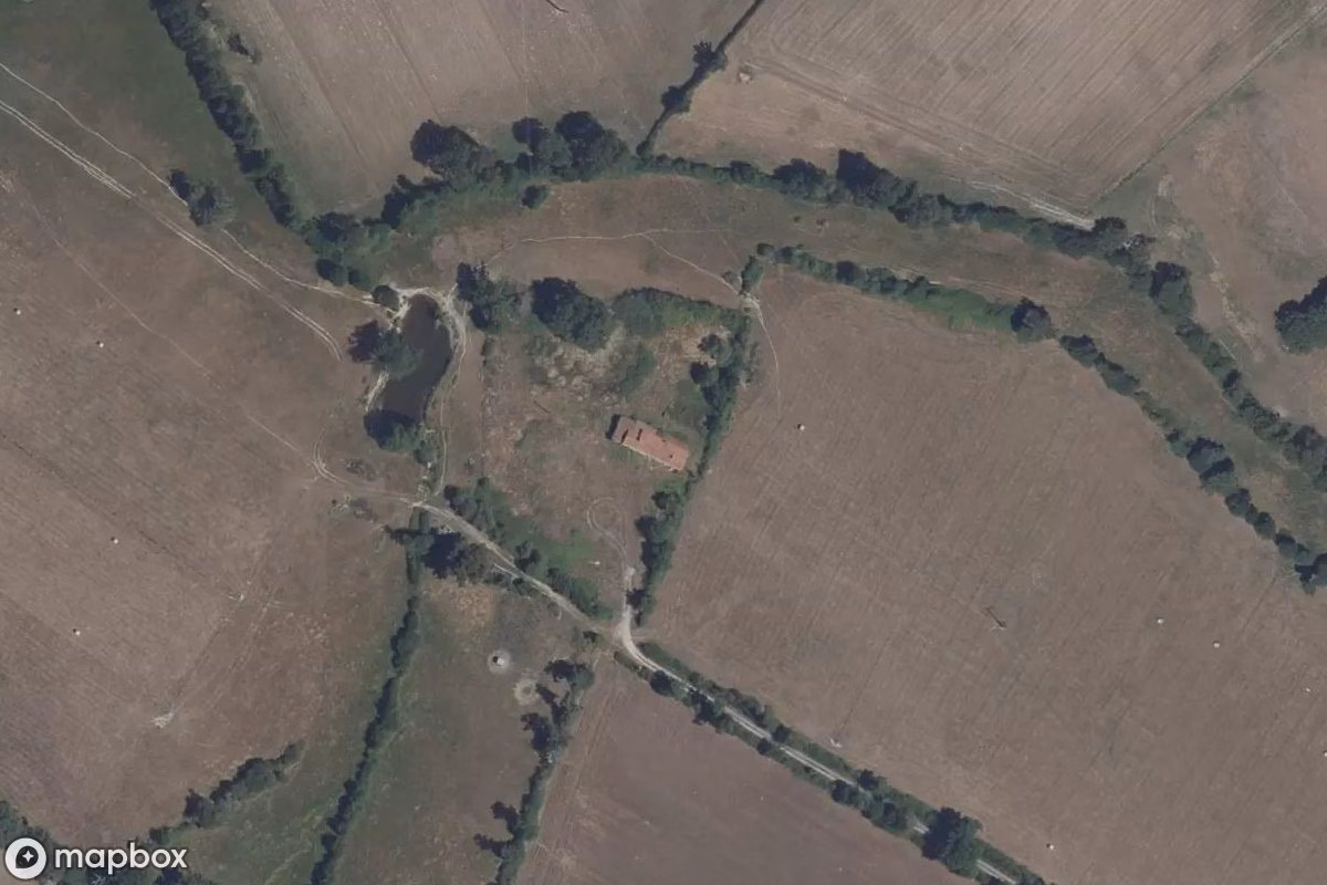 Satellitbillede set fra luften af Maison Du Mineur, et forladt Beboelseshus i La Séguinière, Frankrig