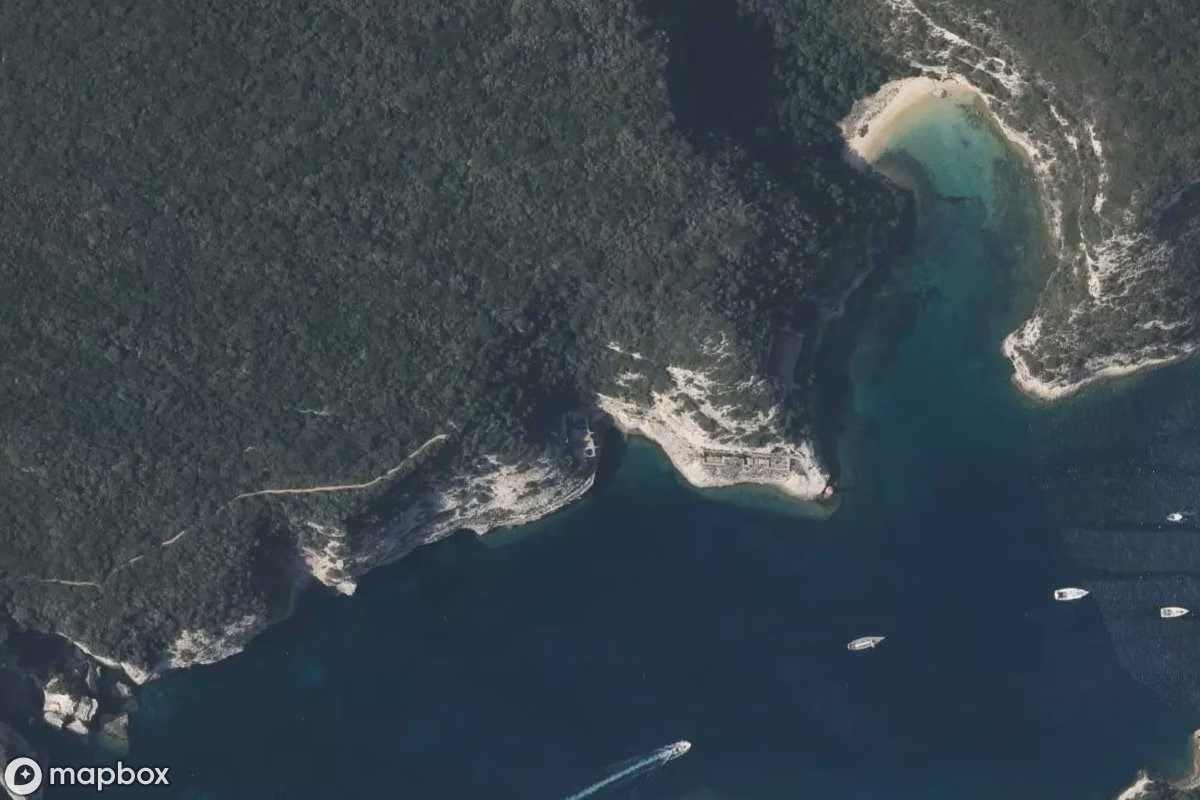 Satelitní letecký pohled na Citadelle, opuštěné v Bonifacio / Bunifaziu, Francie