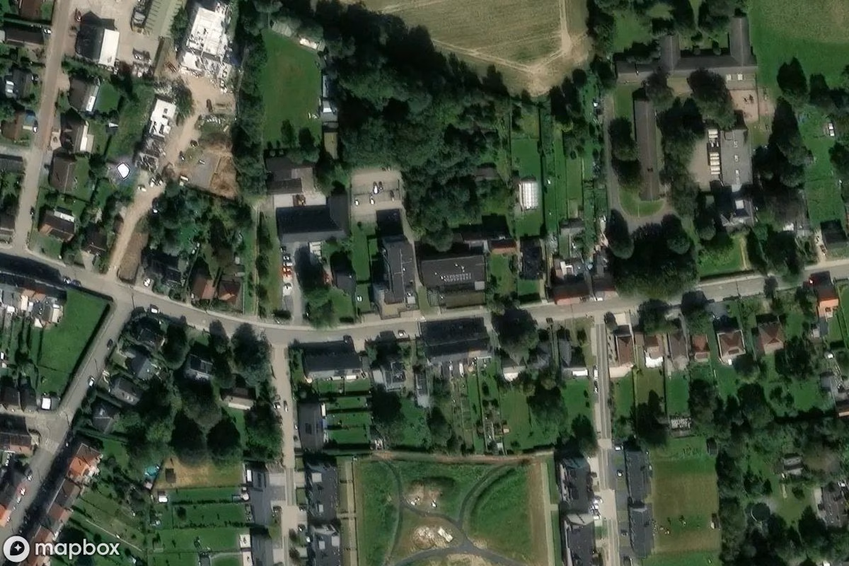 Satellitbillede set fra luften af Hh4, et forladt Industri i Braine-le-Comte, Belgien