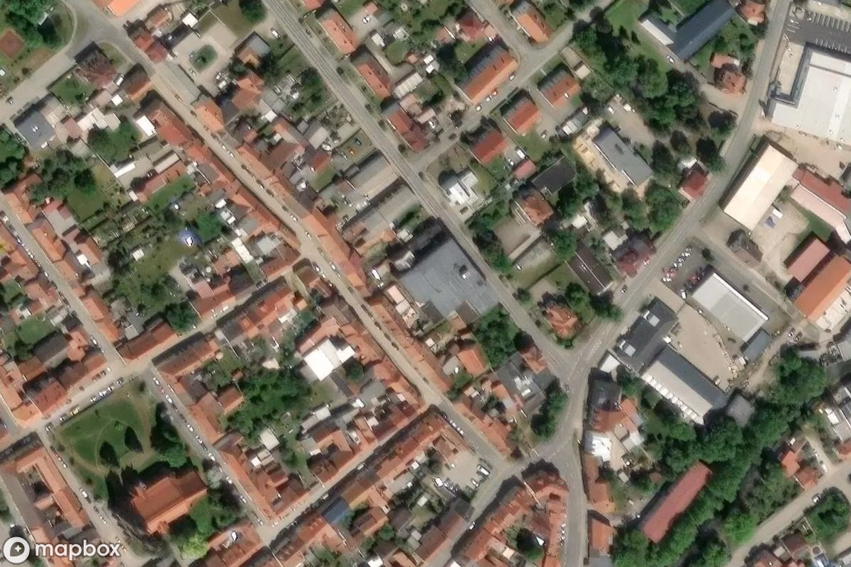 Satellietbeeld vanuit de lucht van VEB Metallwarenfabrik, een verlaten Fabriek in Stadtilm, Duitsland