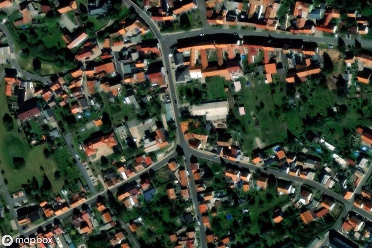 Satellitbillede set fra luften af Bauernhof, et forladt Bondegård i Hörselgau, Tyskland