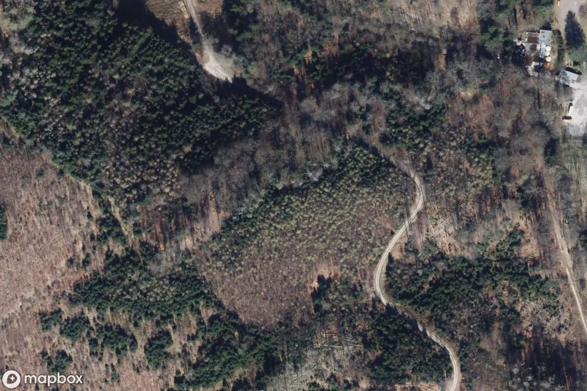 Műholdas légi felvétel Höhle helyszínről, egy elhagyatott Barlang itt: Engelskirchen, Németország