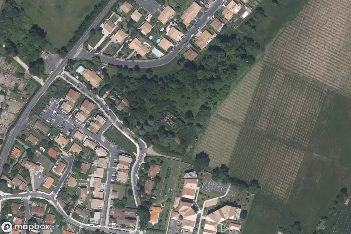 Aerial satellite view of Château Bennet, an abandoned Castle in Bassens, France