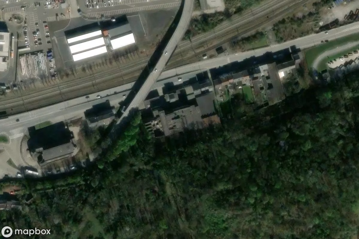 Satelitní letecký pohled na DAF-Bierbrauerei, opuštěné Továrna v Charleroi, Belgie