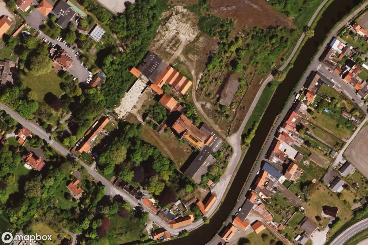 Satellitbillede set fra luften af Fabrik Laas, et forladt Fabrik i Craywick, Frankrig