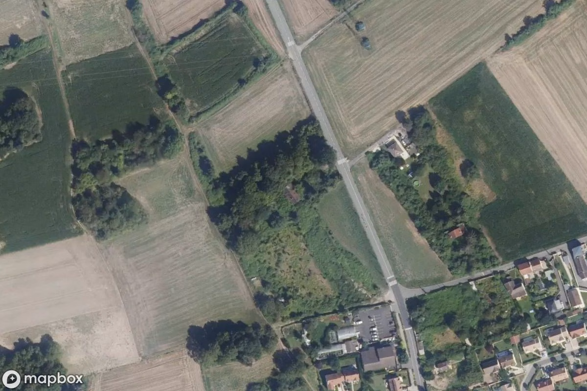 Satelitní letecký pohled na Haus, opuštěné  v Maurecourt, Francie