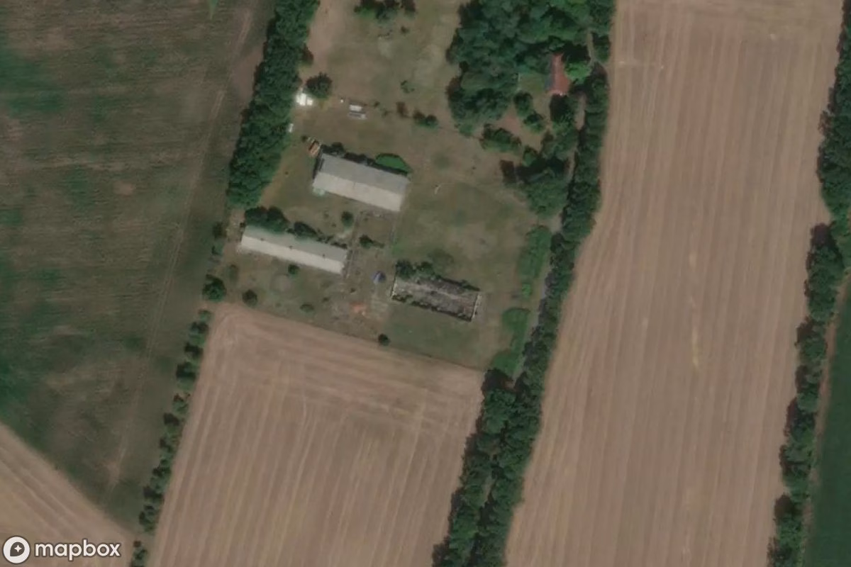Vista aérea por satélite de Stallungen, un Granja abandonado en Hagenow, Alemania