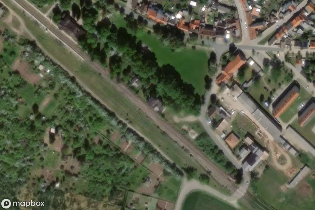 Satellitbillede set fra luften af Bahnhof, et forladt Togstation i Frose, Tyskland