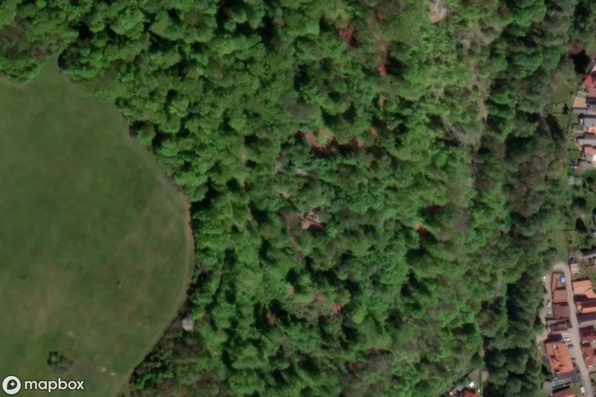 Satellietbeeld vanuit de lucht van Café, een verlaten Restaurant in Niedersachswerfen, Duitsland