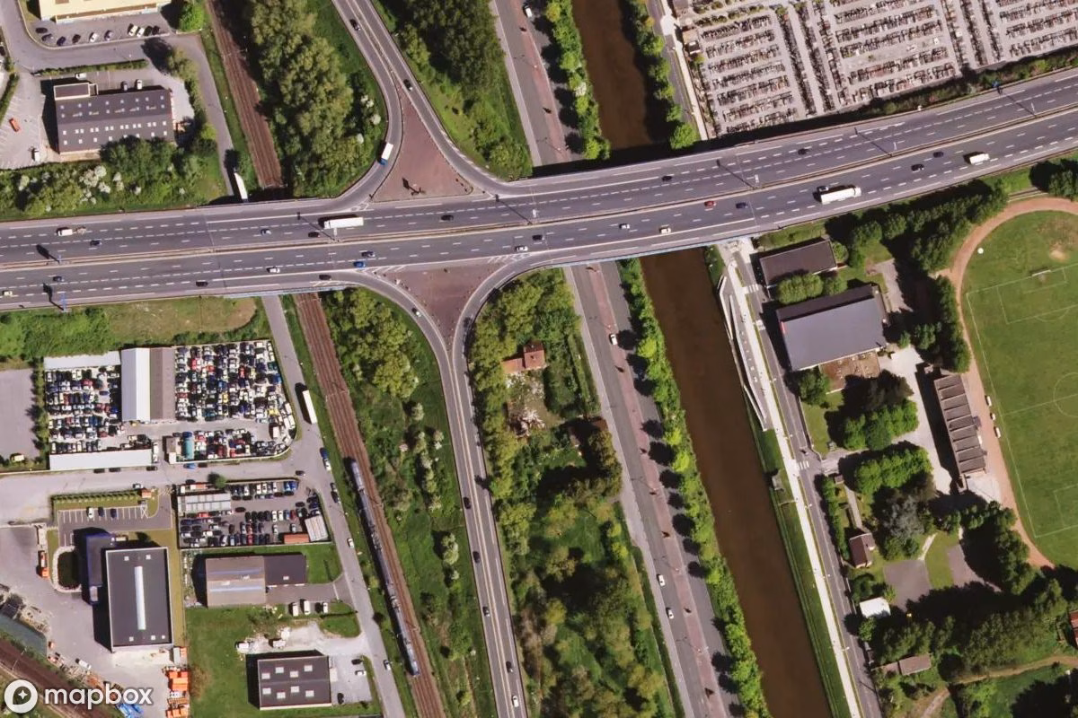 Satellitbillede set fra luften af Maison Leko, et forladt Beboelseshus i Coudekerque-Branche, Frankrig