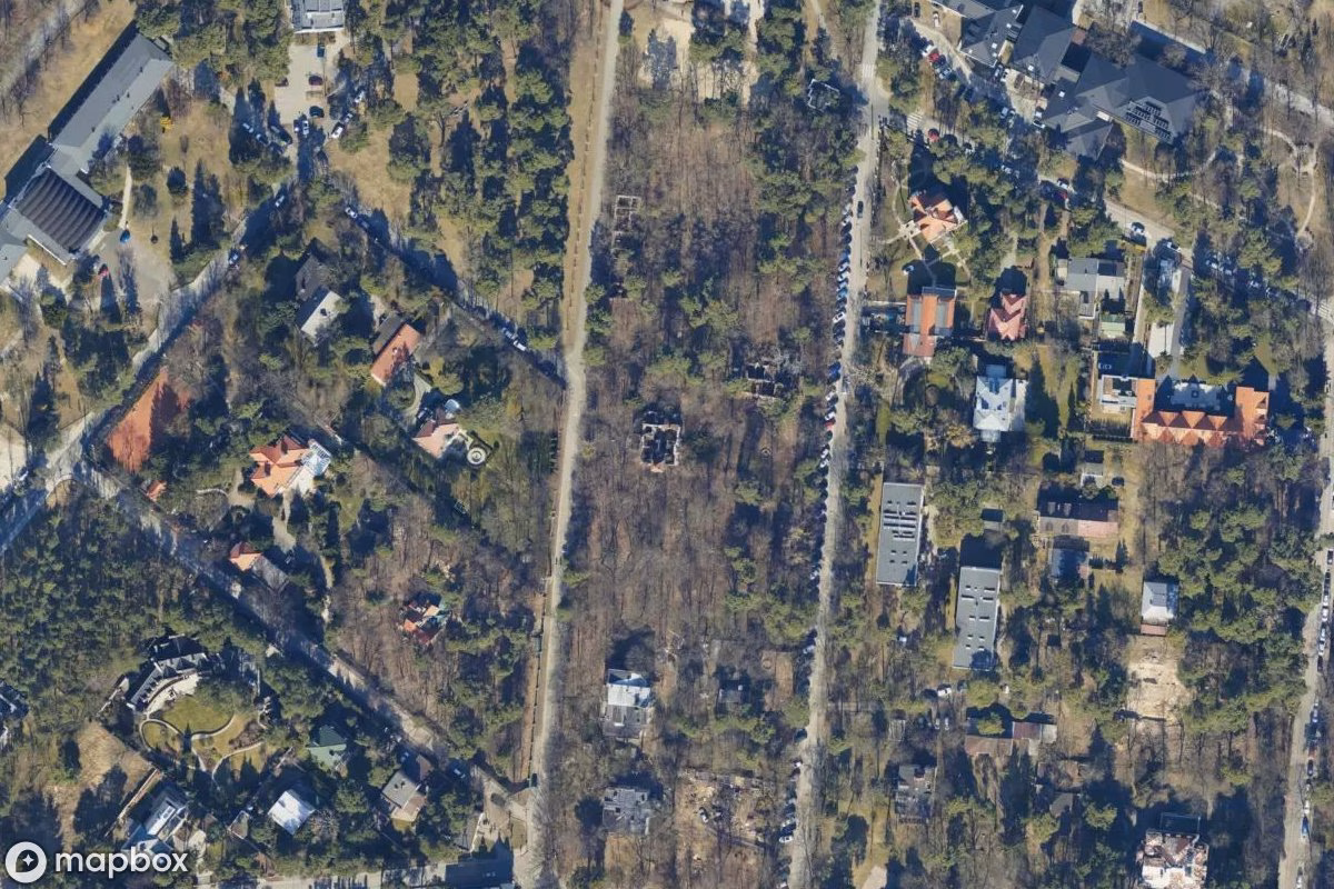 Satellittbilde fra luften av Villa Urbex, et forlatt Bolighus i Konstancin-Jeziorna, Polen