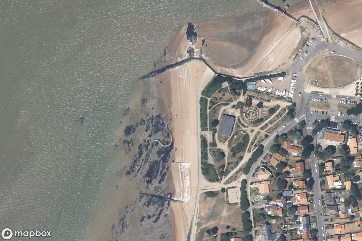 Satelitarny widok z lotu ptaka Monster, opuszczone w Saint-Brevin-les-Pins, Francja