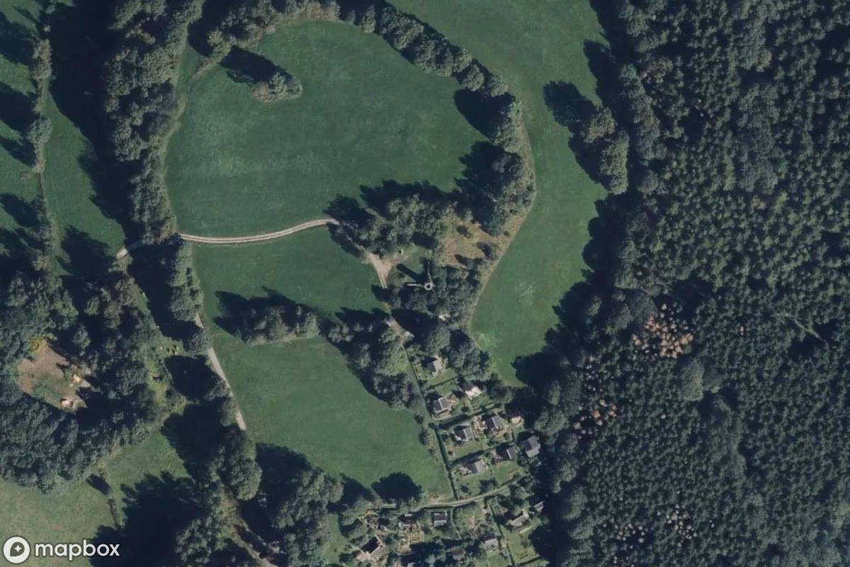 Műholdas légi felvétel Burgruine Schreckenberg helyszínről, egy elhagyatott Rom itt: Annaberg-Buchholz, Németország