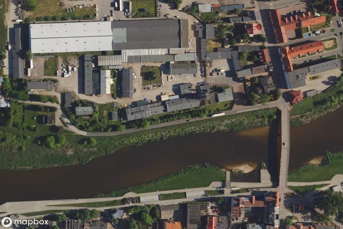 Satellietbeeld vanuit de lucht van Fabrik Reymonda, een verlaten Fabriek in Konin, Polen