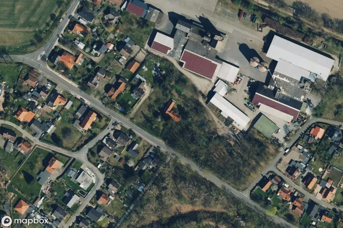 Vista aérea por satélite de Mehrfamilienhaus, un  abandonado en Flettmar, Alemania