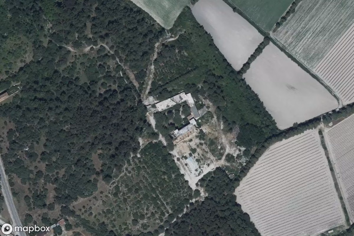 Satelitarny widok z lotu ptaka Hotel-Diskothek Le Zoom, opuszczone Dyskoteka w L'Isle-sur-la-Sorgue, Francja