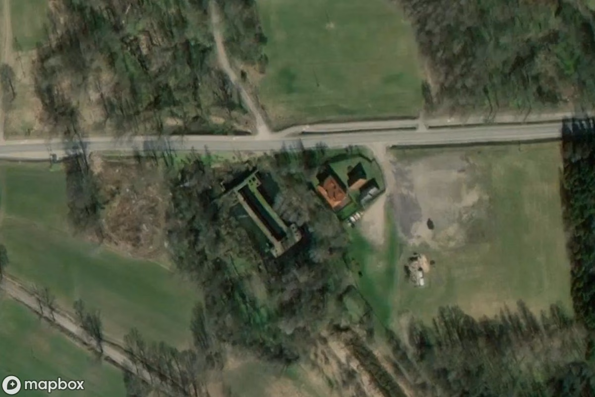 Satelitarny widok z lotu ptaka Śluza Leśniewo Dolne, opuszczone w Leśniewo, Polska