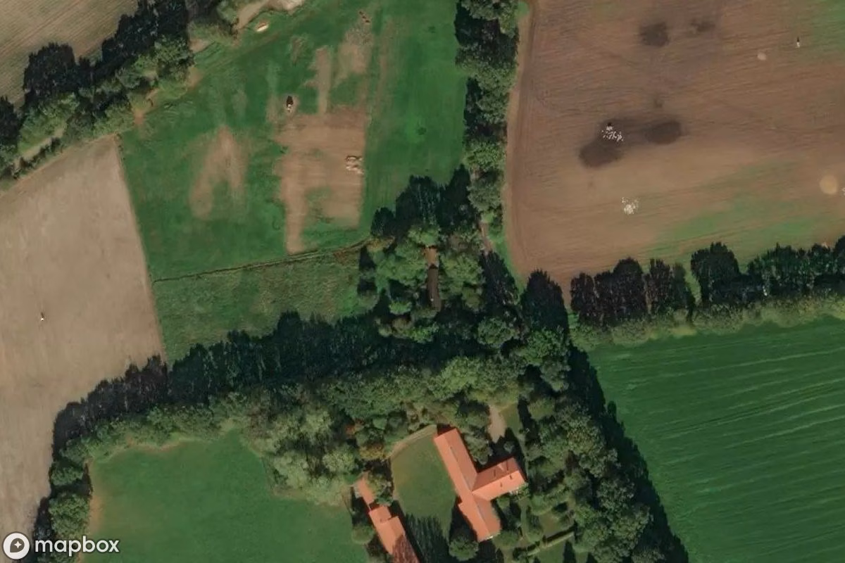 Satelitní letecký pohled na Bauernhof, opuštěné Statek v Bimöhlen, Německo