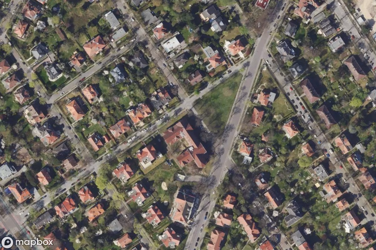 Vista aérea por satélite de Hotel, un Hotel abandonado en Berlin, Alemania