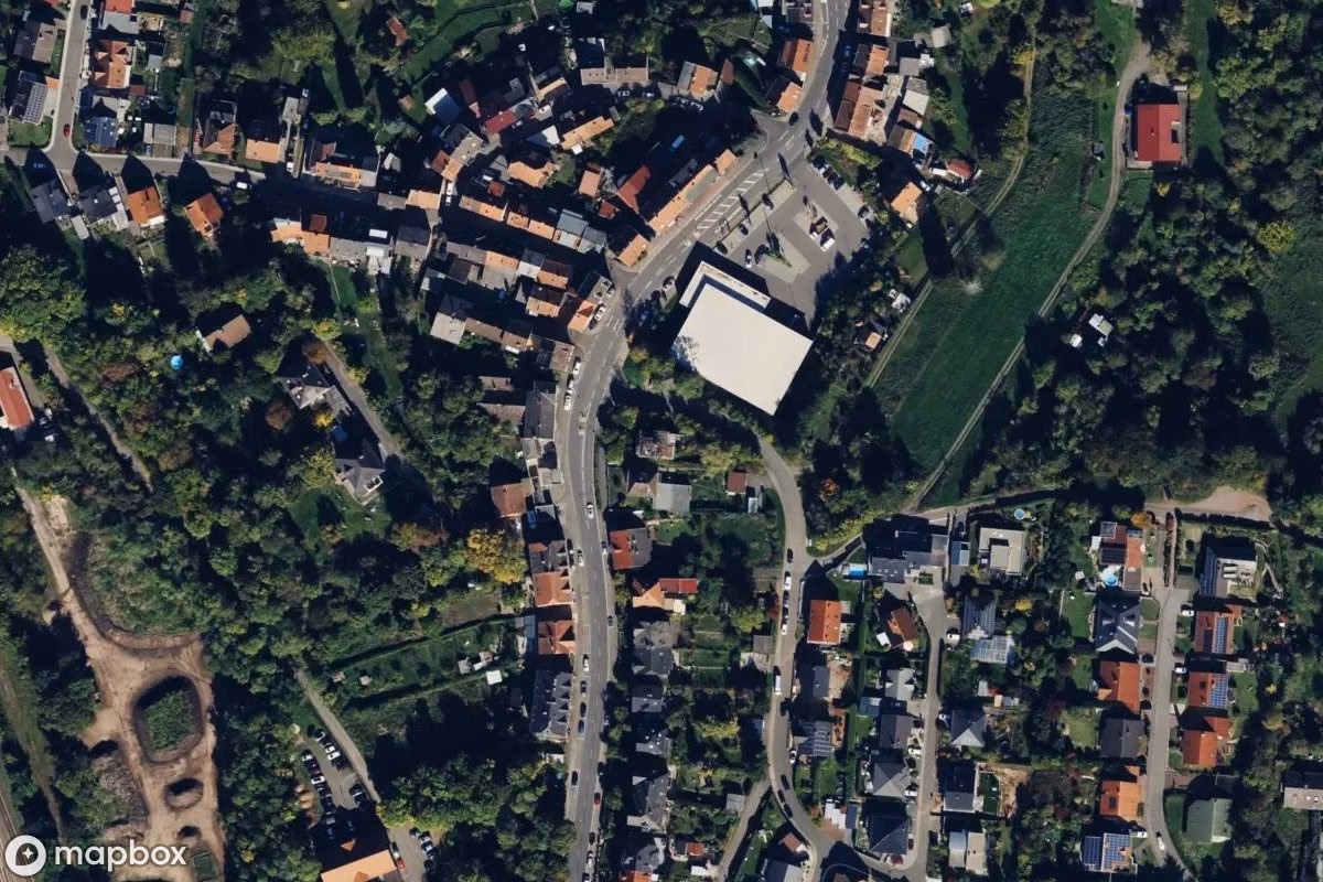 Satelitní letecký pohled na Haus, opuštěné  v Neunkirchen, Německo