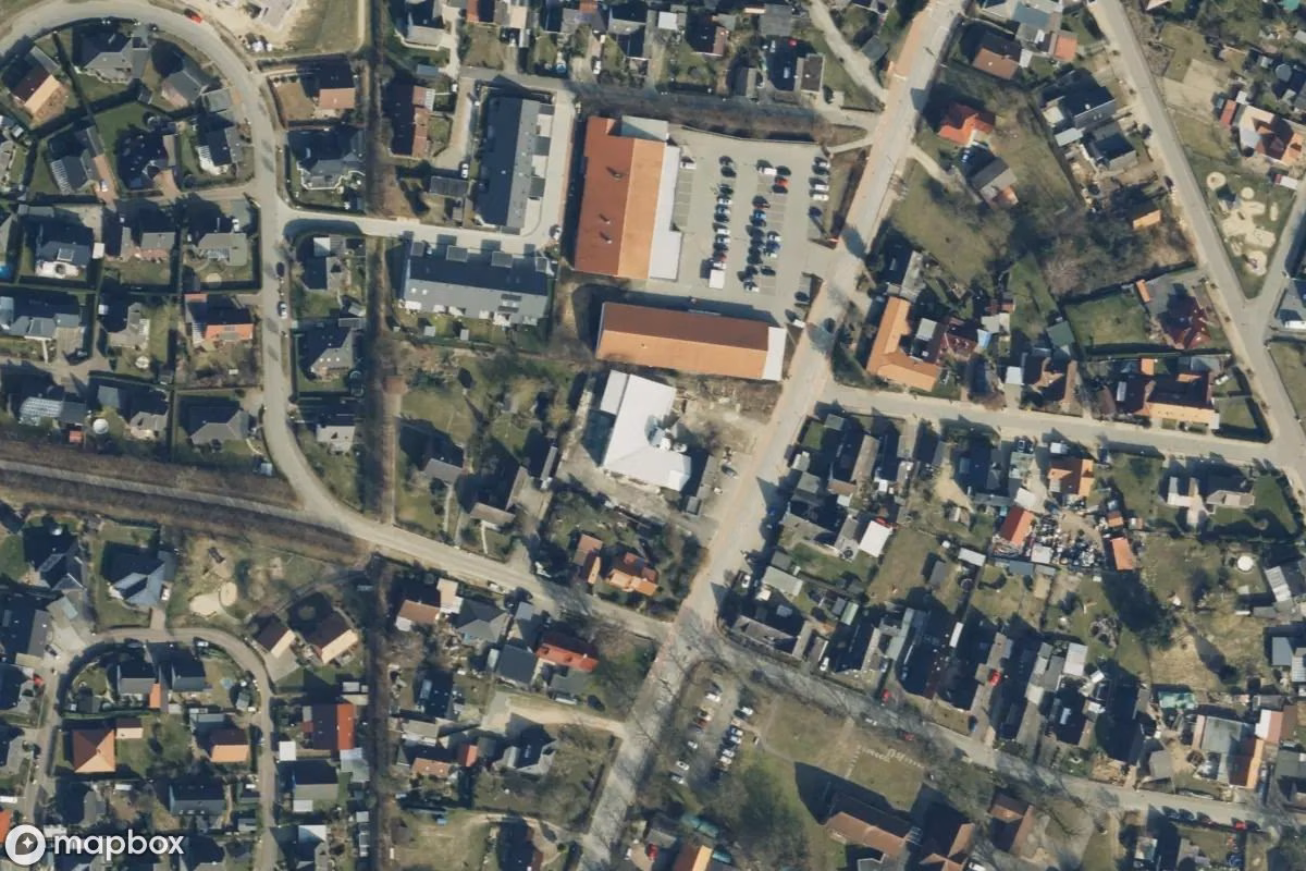 Satellietbeeld vanuit de lucht van Betonwerk, een verlaten Fabriek in Berkenthin, Duitsland