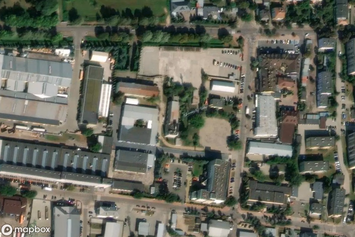 Vue aérienne satellite de Verlassener ZWUT, un École abandonné à Węgrów, Pologne