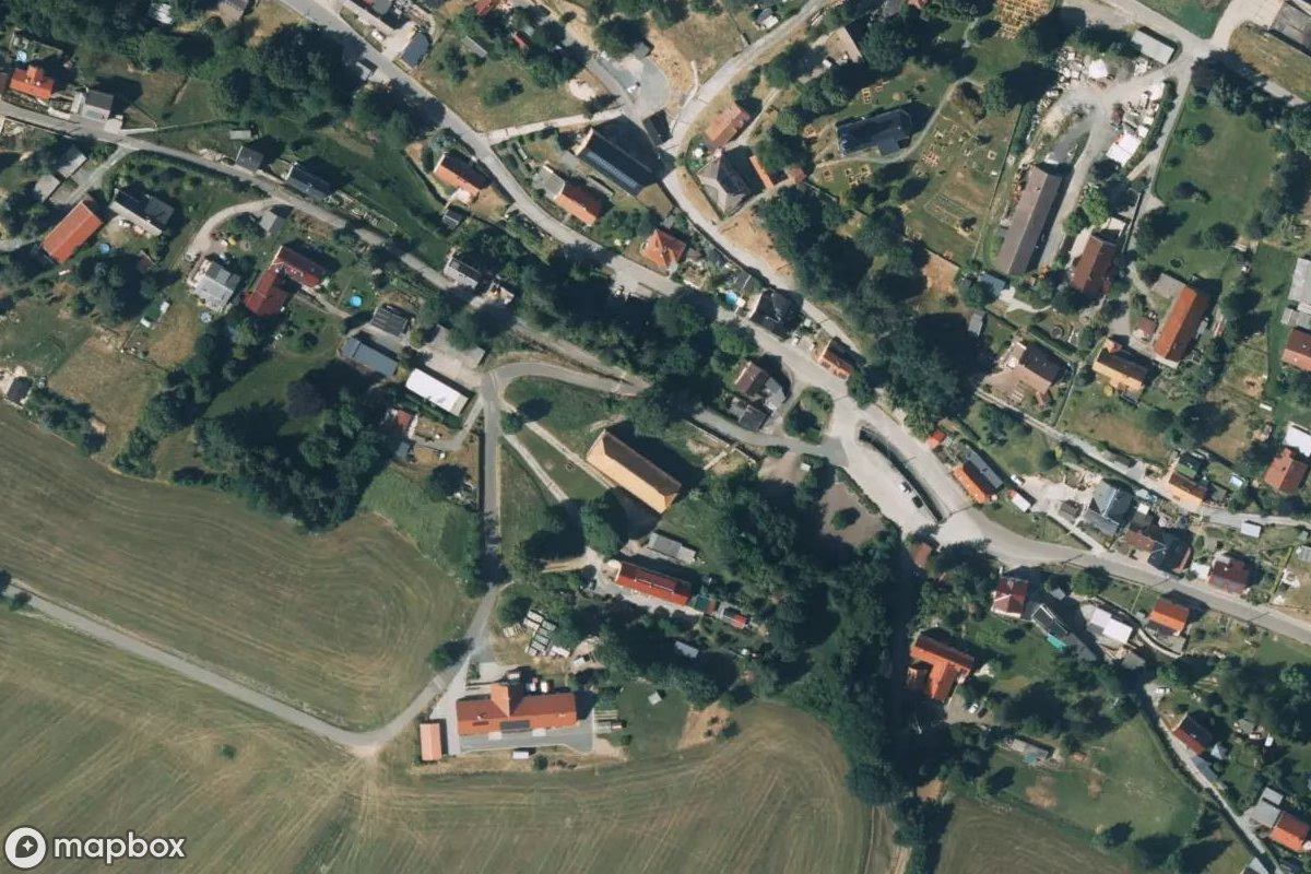 Műholdas légi felvétel Villa helyszínről, egy elhagyatott Lakóház itt: Reinhardtsdorf, Németország