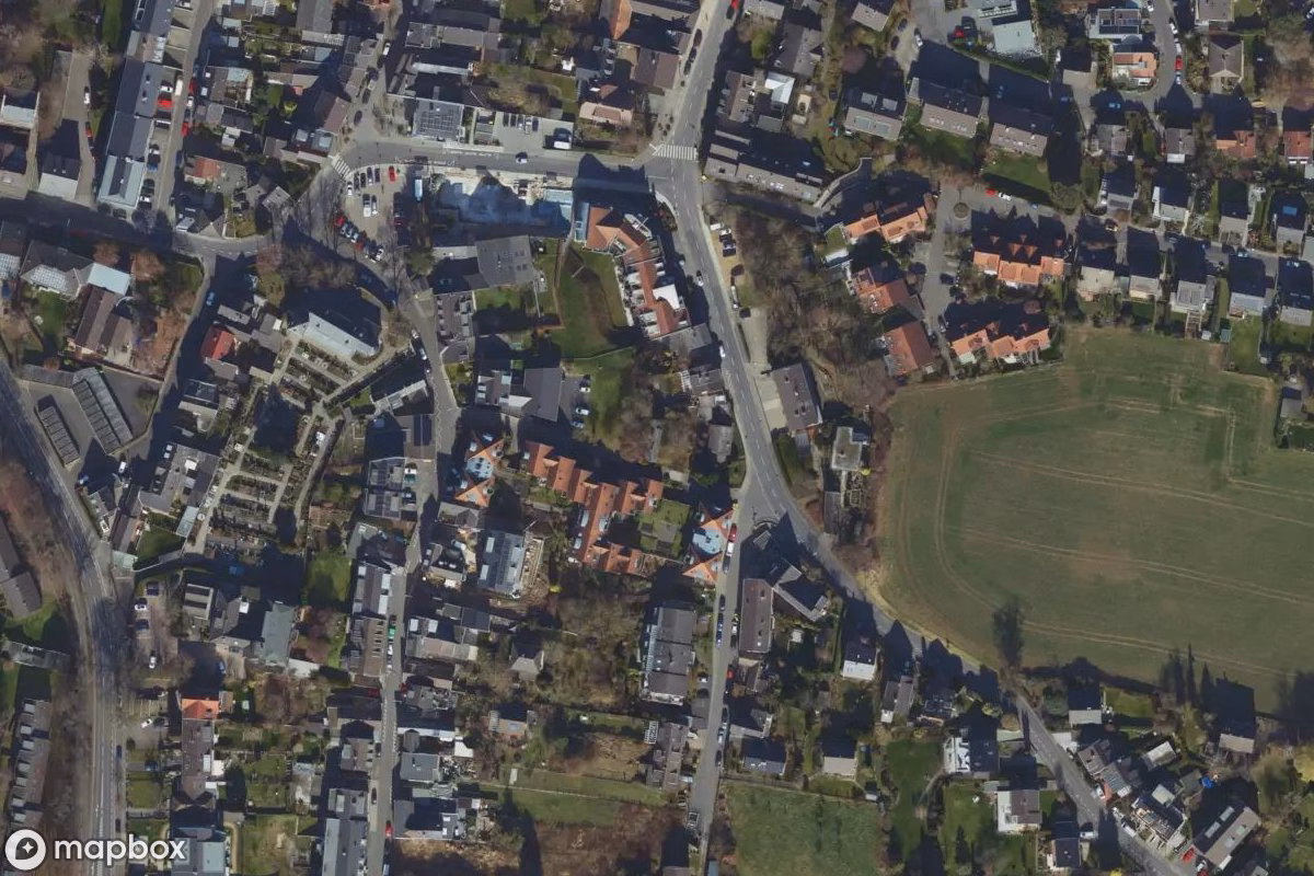 Műholdas légi felvétel Wohnhaus helyszínről, egy elhagyatott Lakóház itt: Bonn, Németország