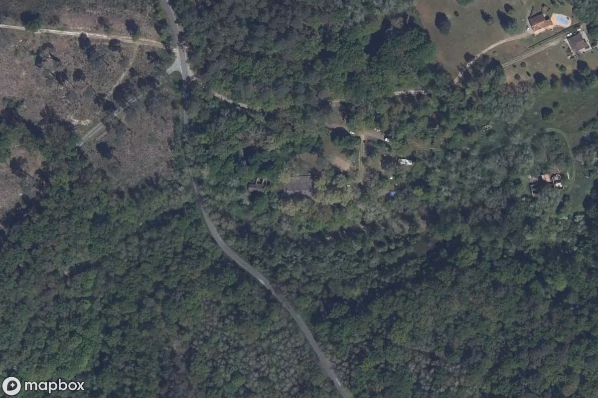 Satellitbillede set fra luften af Orientierungspunkt des Ernsten, et forladt i Barbaste, Frankrig