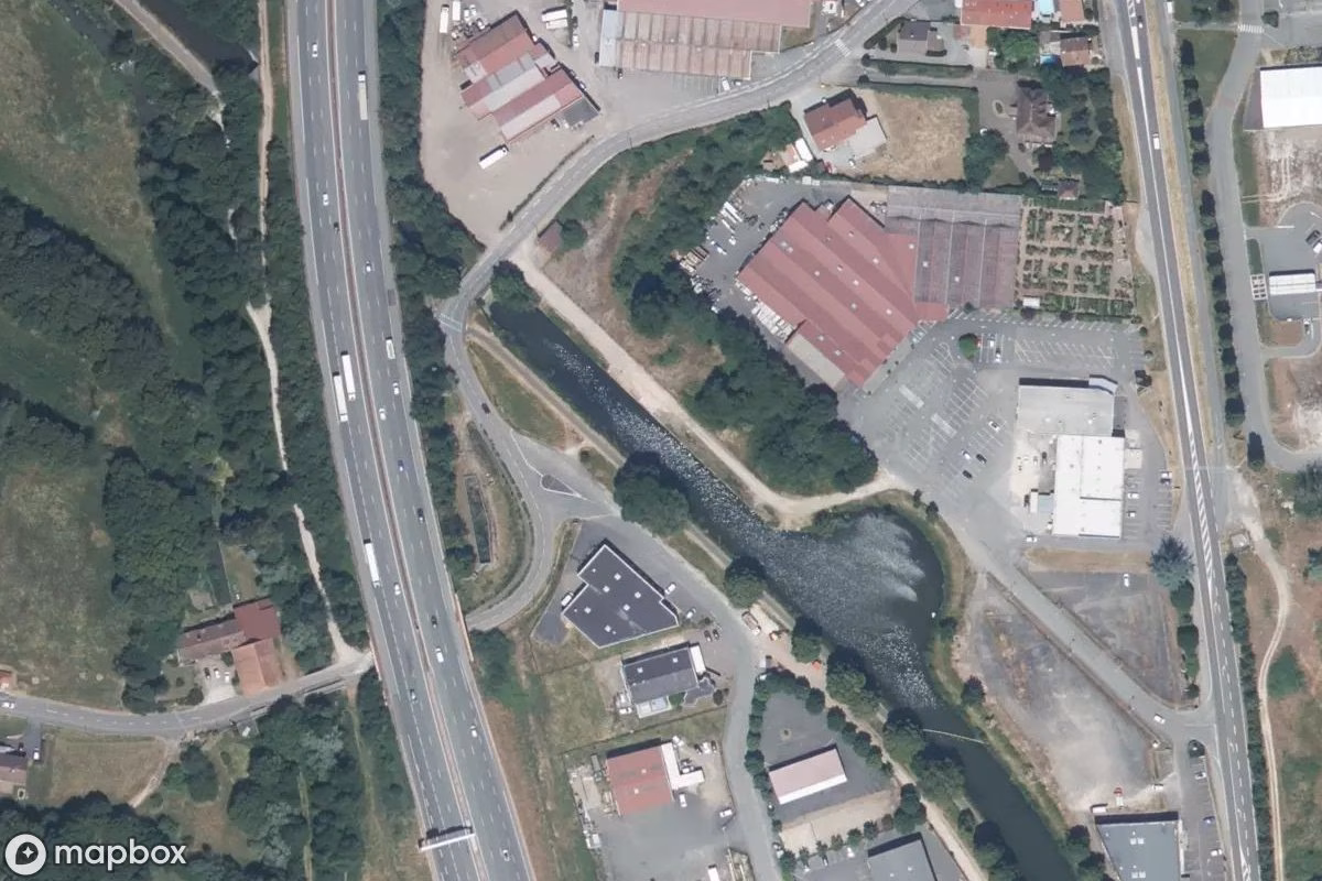 Vue aérienne satellite de Péniche auf dem Wasser Belf, un  abandonné à Botans, France