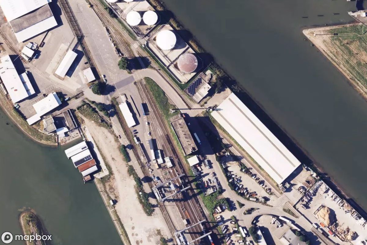 Satellittbilde fra luften av Hochbunker, et forlatt Bunker i Mannheim, Tyskland