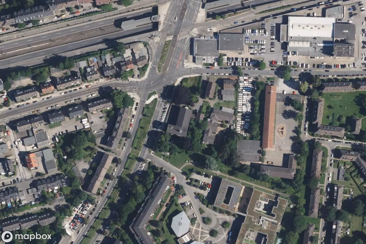 Vue aérienne satellite de Kirche mit Pfarrheim, un Église abandonné à Essen, Allemagne