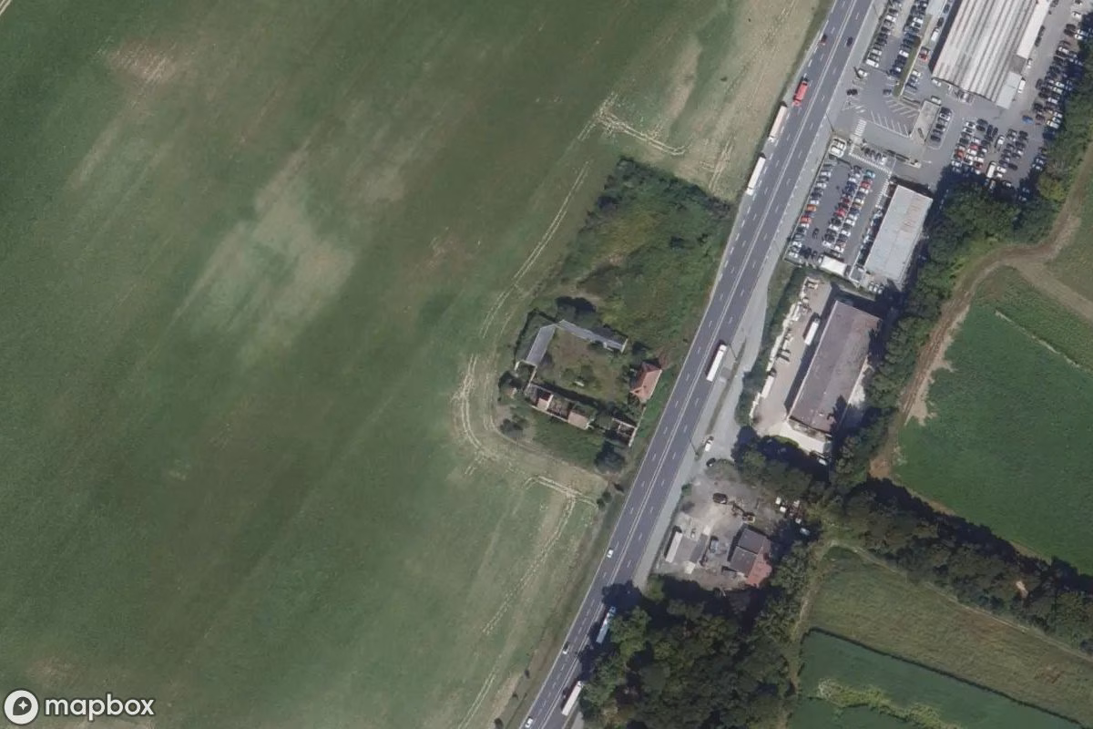 Aerial satellite view of Zerbrochener Hof, an abandoned Farm in Morigny-Champigny, France