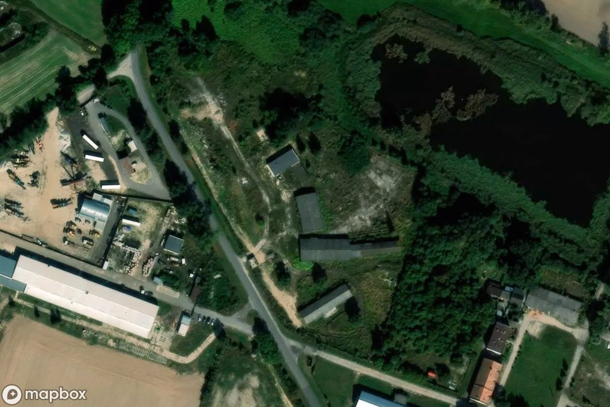 Satelitní letecký pohled na Zone Randowshof, opuštěné Vojenský objekt v Boguszyce, Polsko