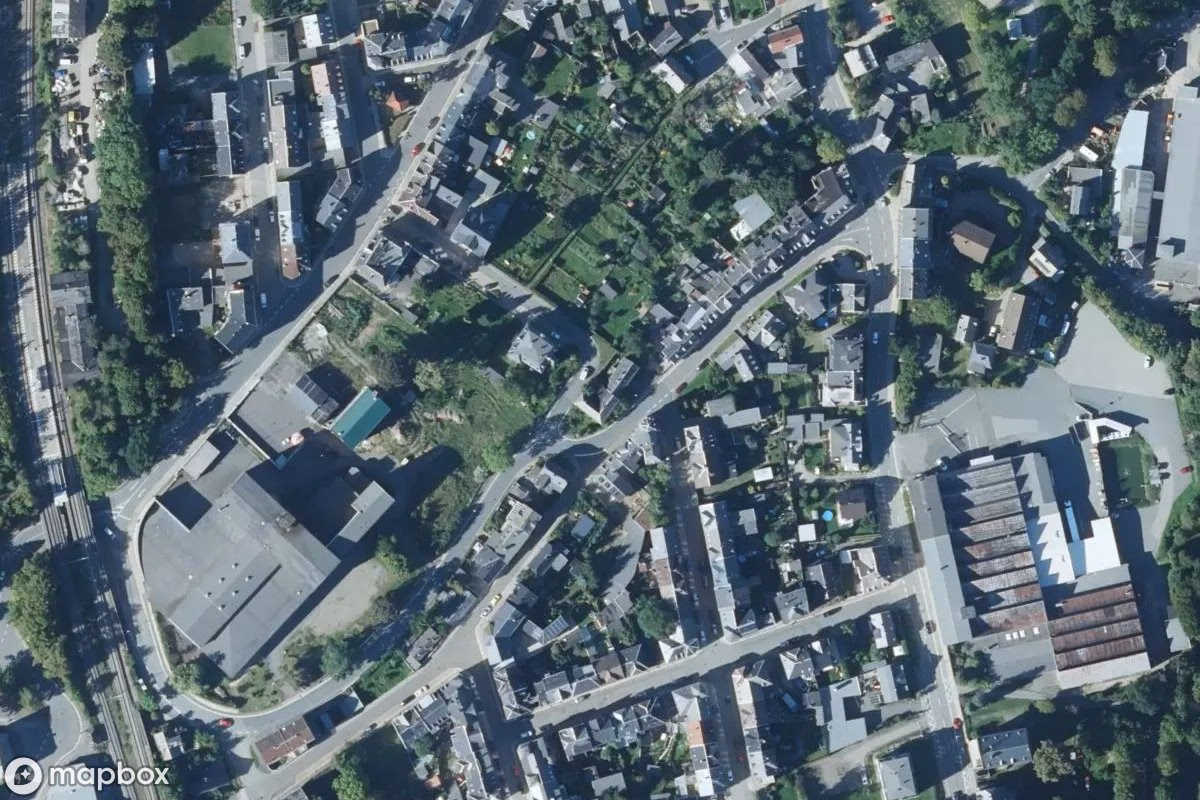 Műholdas légi felvétel Wohnhaus helyszínről, egy elhagyatott Lakóház itt: Netzschkau, Németország