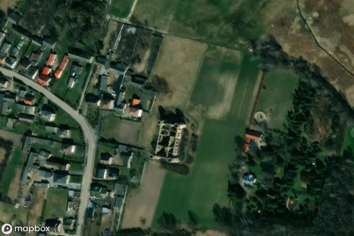 Satellitbillede set fra luften af Ruine, et forladt Ruin i Podzamcze, Polen