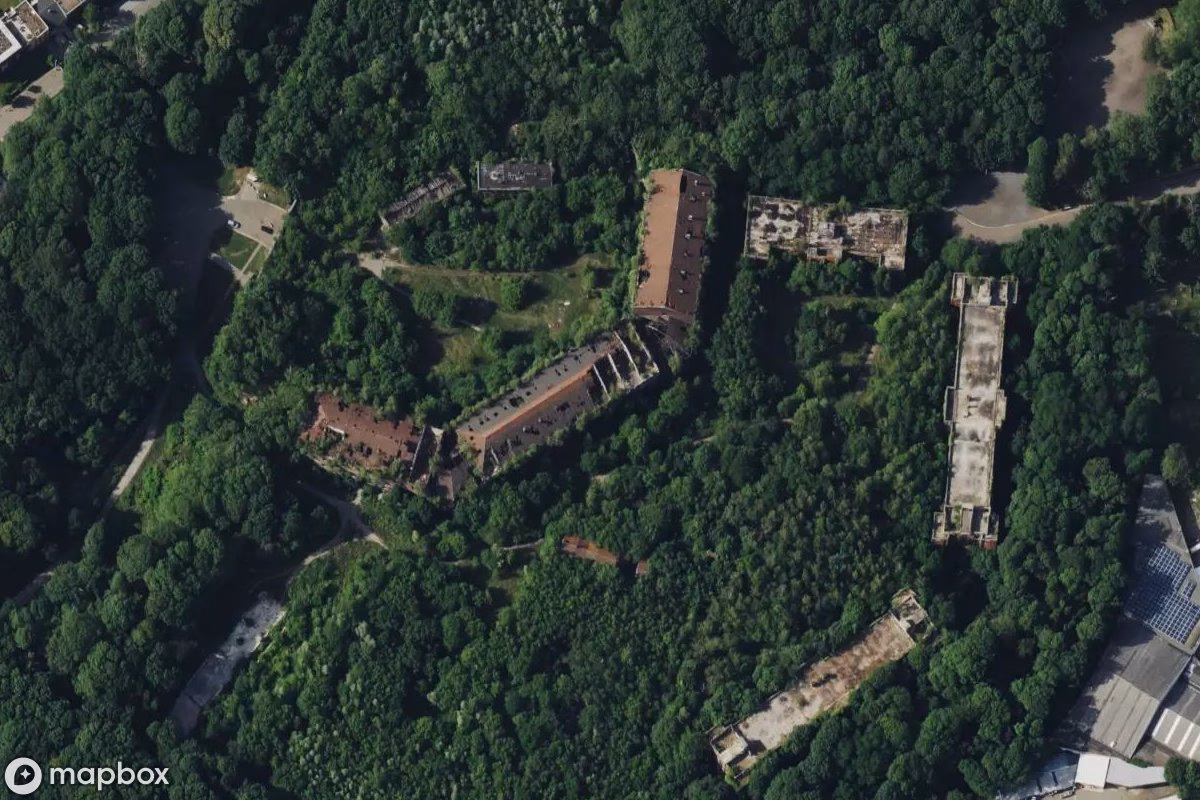 Vue aérienne satellite de Fort de la Chartreuse, un  abandonné à Liège, Belgique