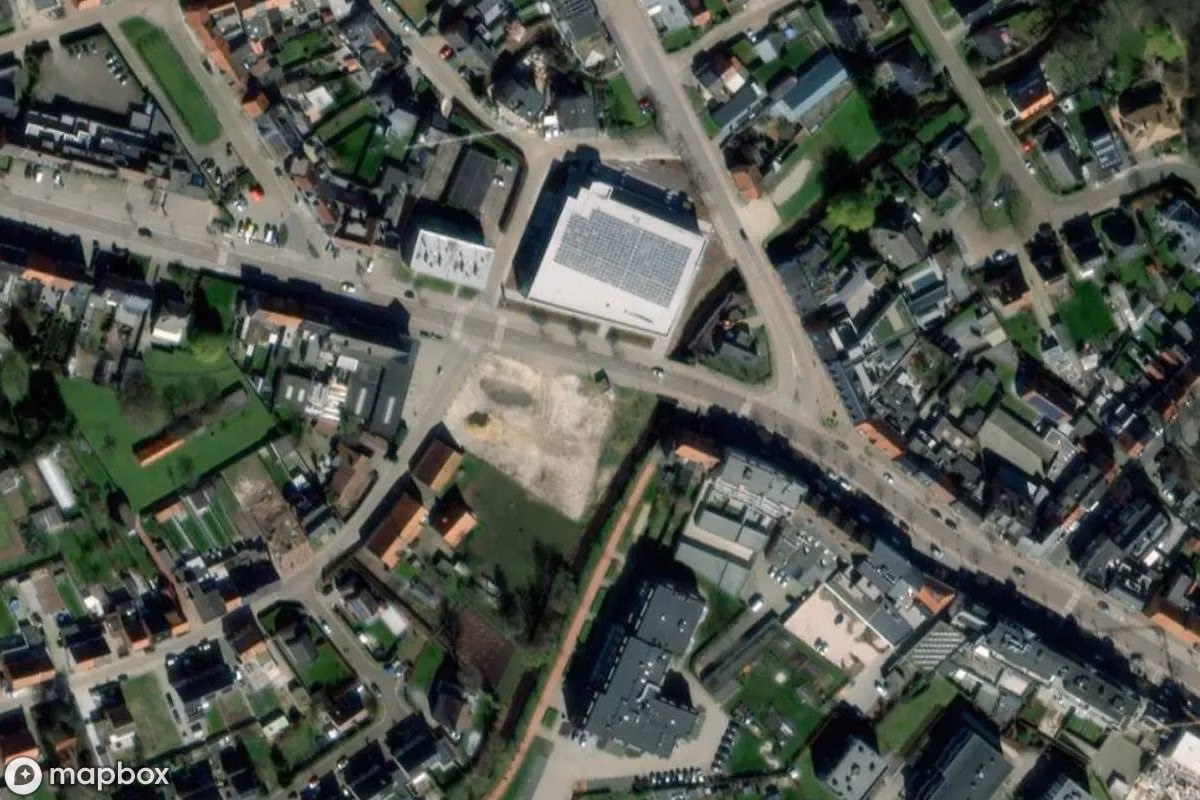 Satellietbeeld vanuit de lucht van Tankstelle, een verlaten  in Oud-Turnhout, België