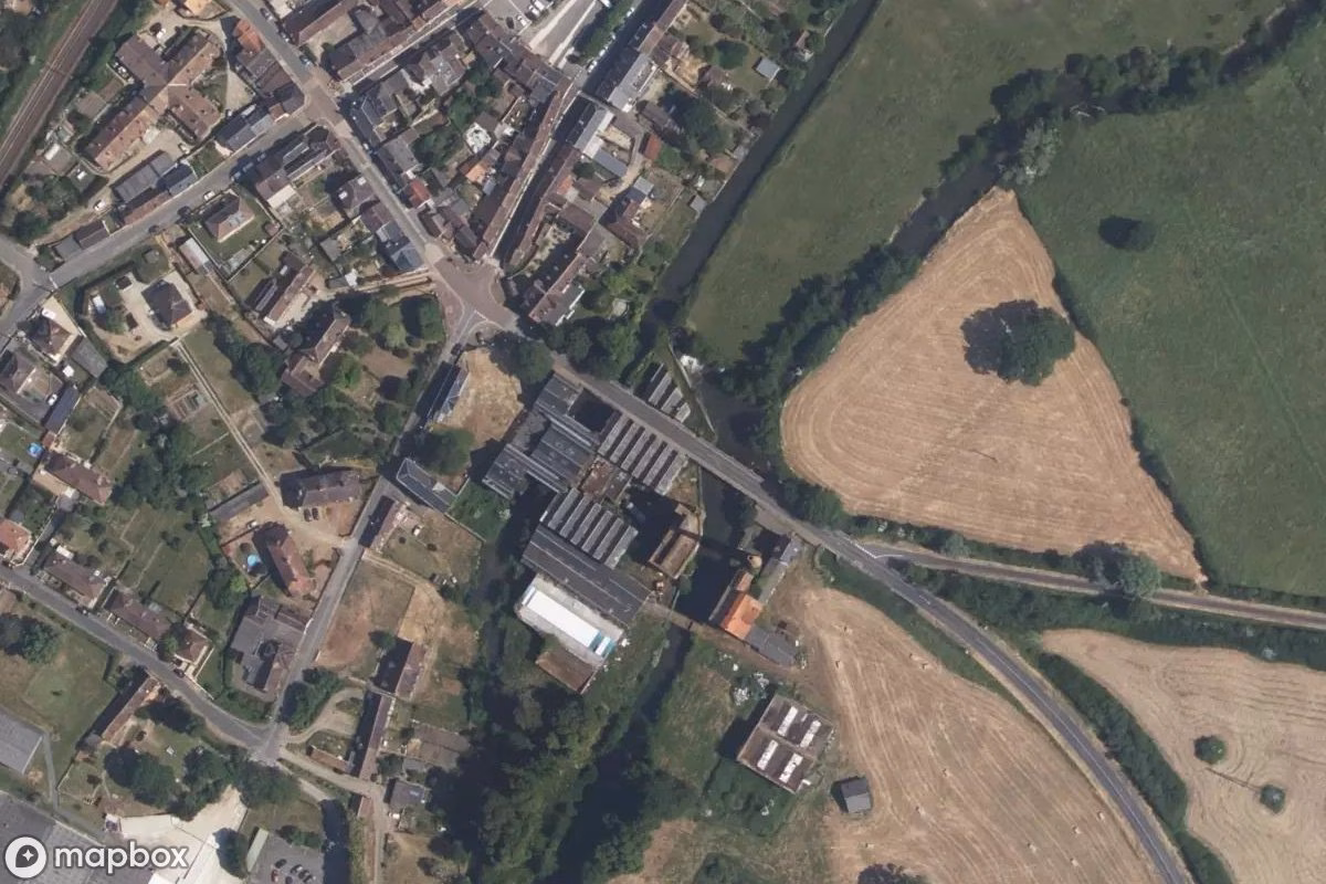 Vue aérienne satellite de Industriegebäude Theil, un Site industriel abandonné à Val-au-Perche, France