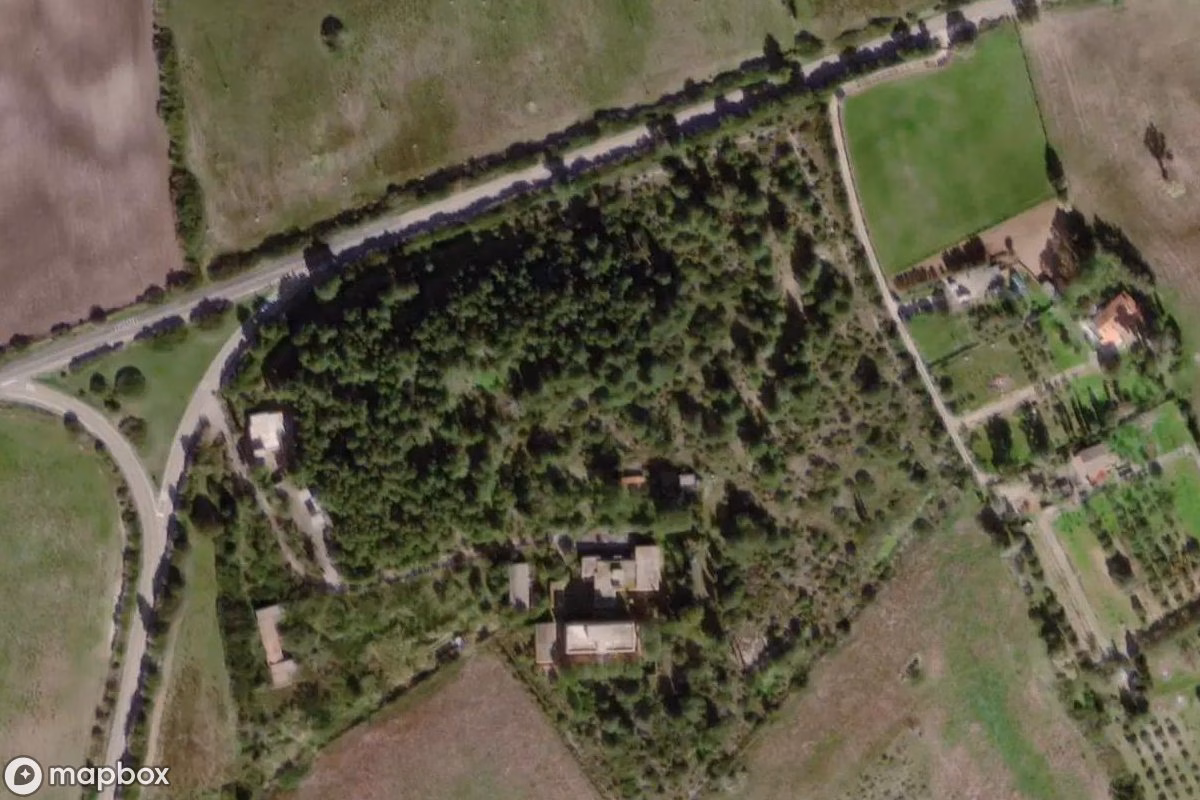 Vista aérea por satélite de Radiostation, un  abandonado en Sassari, Italia