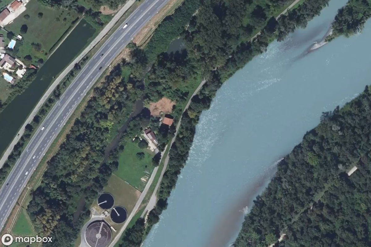 Satelitarny widok z lotu ptaka Maison Le Port, opuszczone Dom mieszkalny w Tullins, Francja