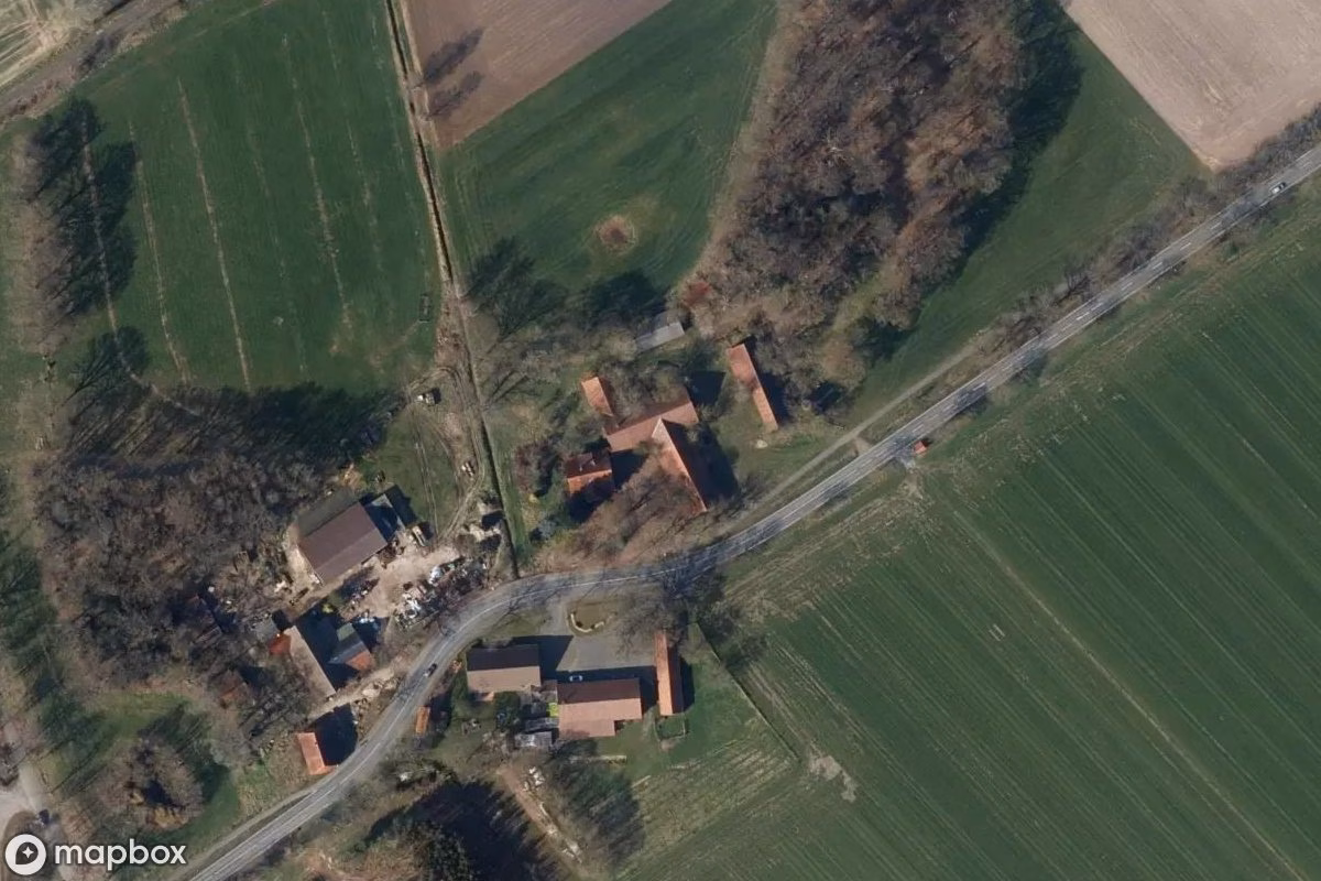 Satellittbilde fra luften av Hof, et forlatt Bondegård i Bohnhorst, Tyskland