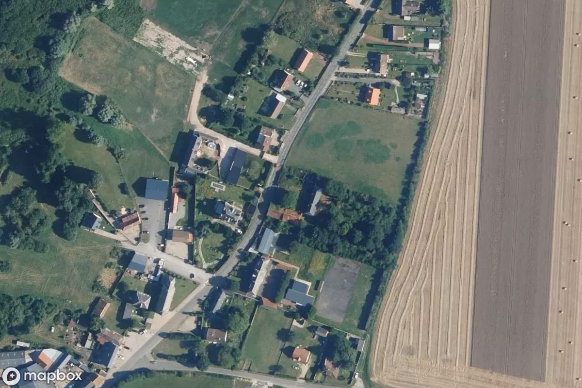 Satellitenansicht von Bauernhof Montiers, eine verlassene Bauernhof in Ponthoile, Frankreich
