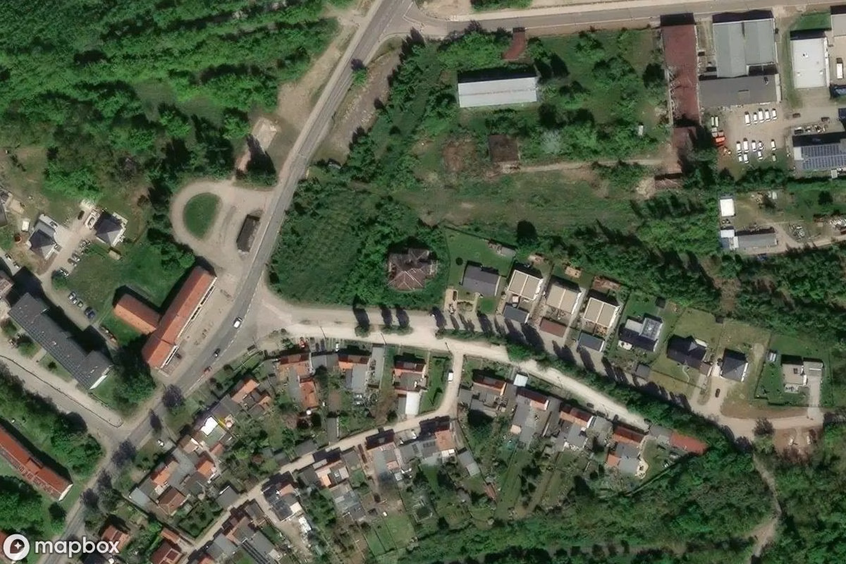 Vista aérea por satélite de Villa, un Residencia abandonado en Calbe (Saale), Alemania