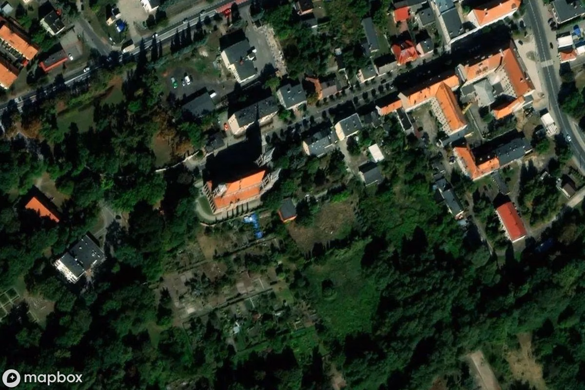 Satelitní letecký pohled na Opatówek, opuštěné  v Opatówek, Polsko