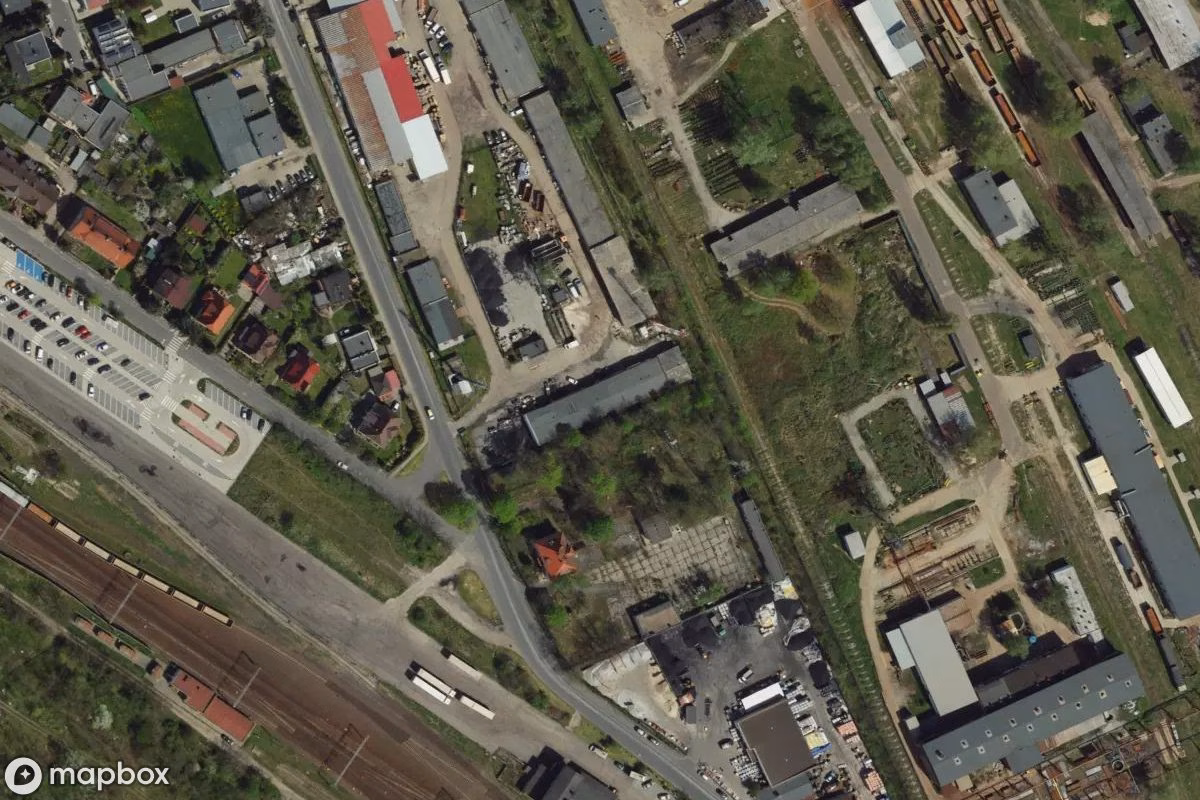 Satellietbeeld vanuit de lucht van Unternehmen ABS Bonifer Polska, een verlaten Fabriek in Oława, Polen