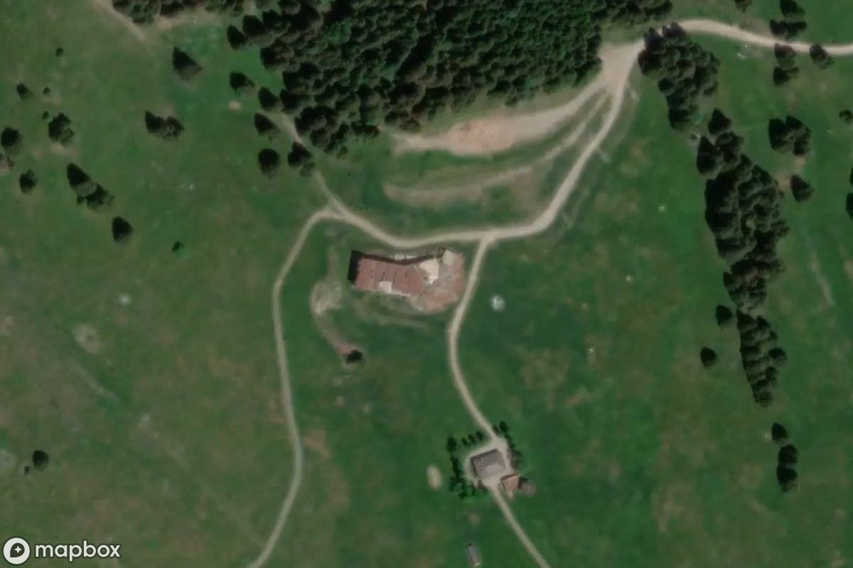 Satellitbild från luften av Hotel, en övergiven Hotell i Ledro, Italien