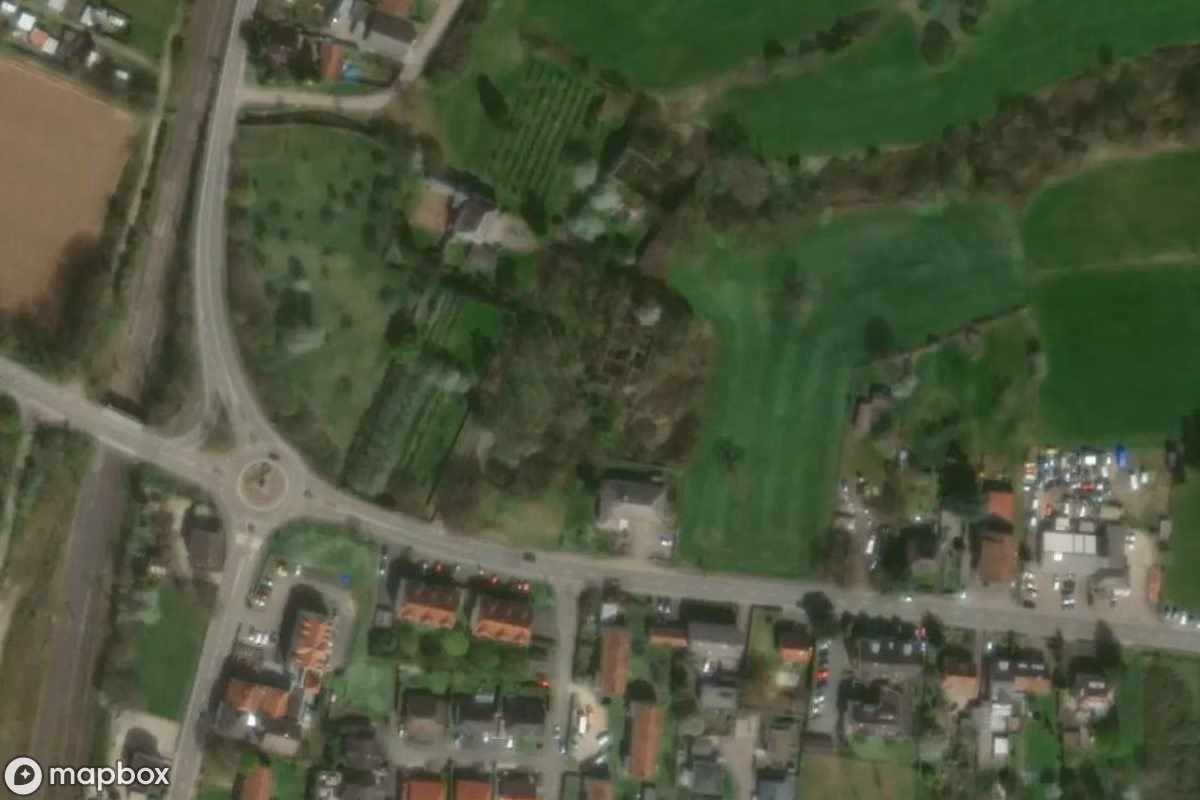 Satellitbillede set fra luften af Schlossruine Bübingen, et forladt Slot i Perl, Tyskland